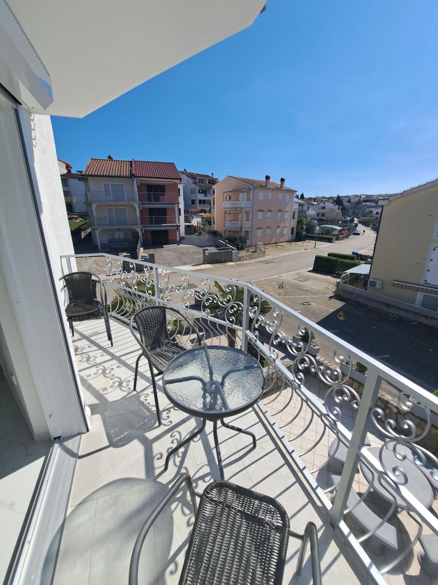 Apartmani Totic Malinska Exterior photo
